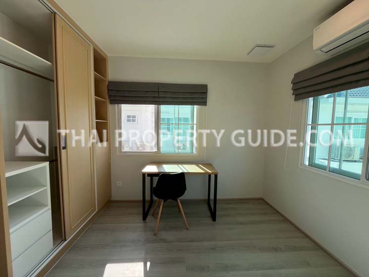 House with Shared Pool in Bangnatrad 